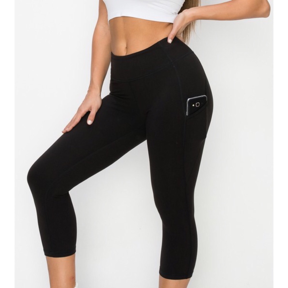 WOMEN'S POCKET CAPRI-LEGGINS WITH HIDDEN POCKET